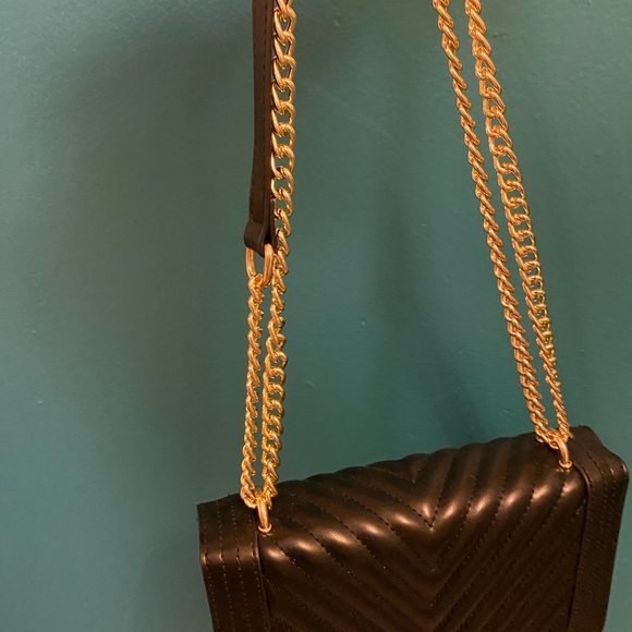 SALE!🎉Excellent Condition Black Chevron Vegan Purse - Picture 2 of 5